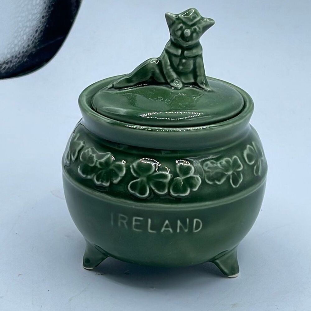 SylvaC Cauldron-shaped Ireland sugar bowl shamrocks pixie